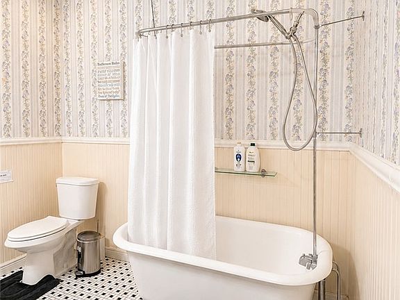 3rd image of 225 N Lima St #204