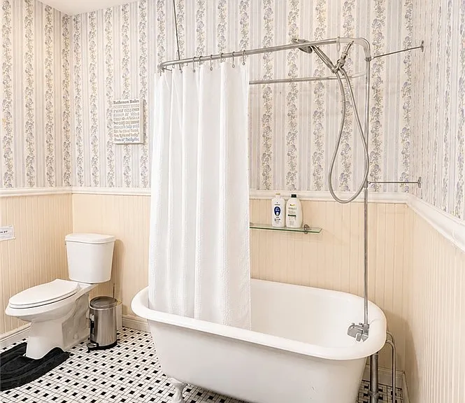 225 N Lima St #204 — Photo 3