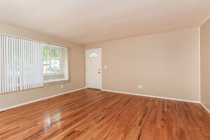 11374 Geneva Rd — Photo 2