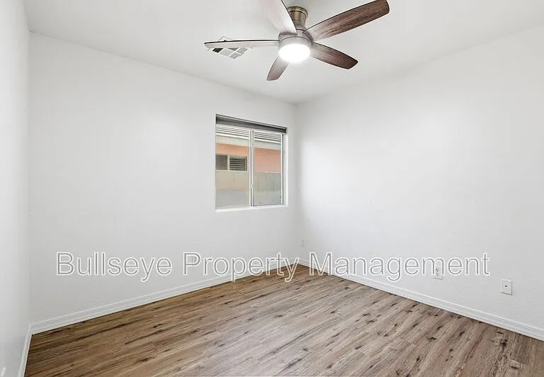 21069 N Jocelyn Ln — Photo 21