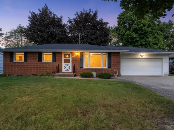 1030 Downer St, Green Bay, WI 54304