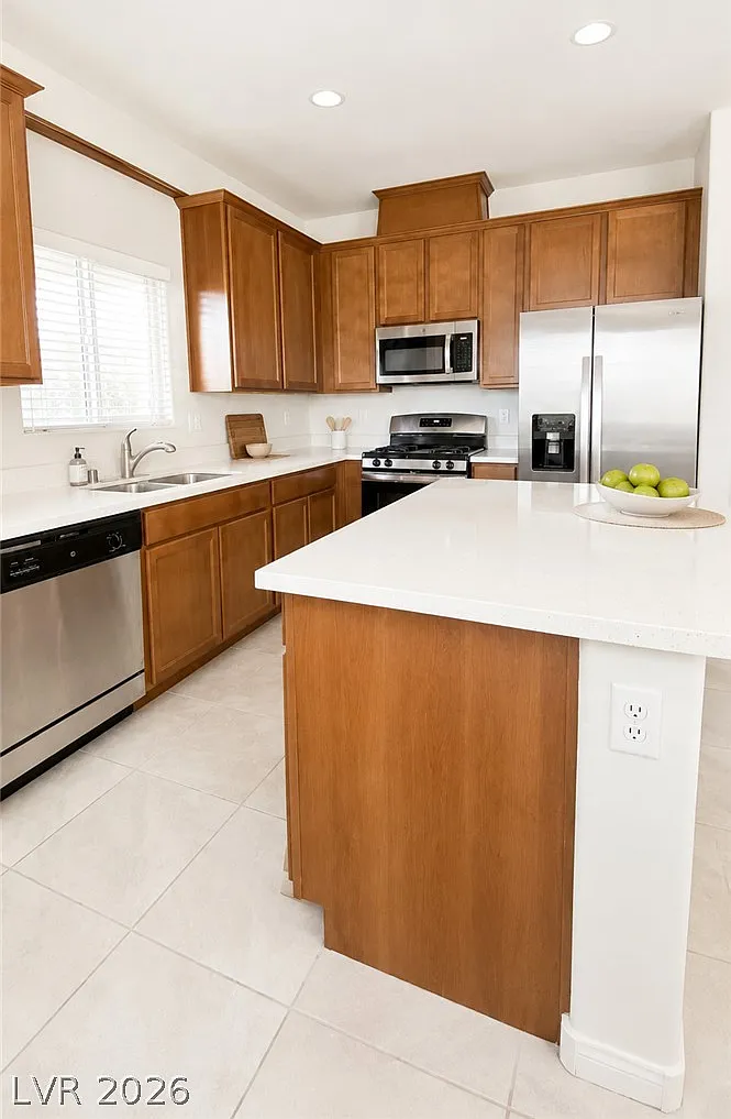 4 bed, 2.0 bath, 1491 sqft, $2,290 — Photo 2