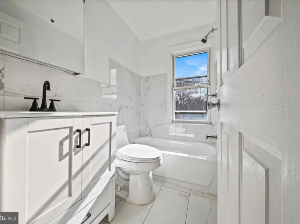 2845 N Constitution Rd, Camden, NJ 08104