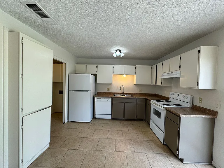 2515 Bermuda Dr — Photo 13