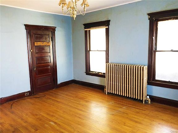 4th image of 1023 Valley Dr