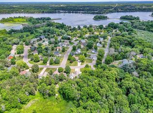 31066 Cedar Ridge Dr, Lindstrom, MN 55045