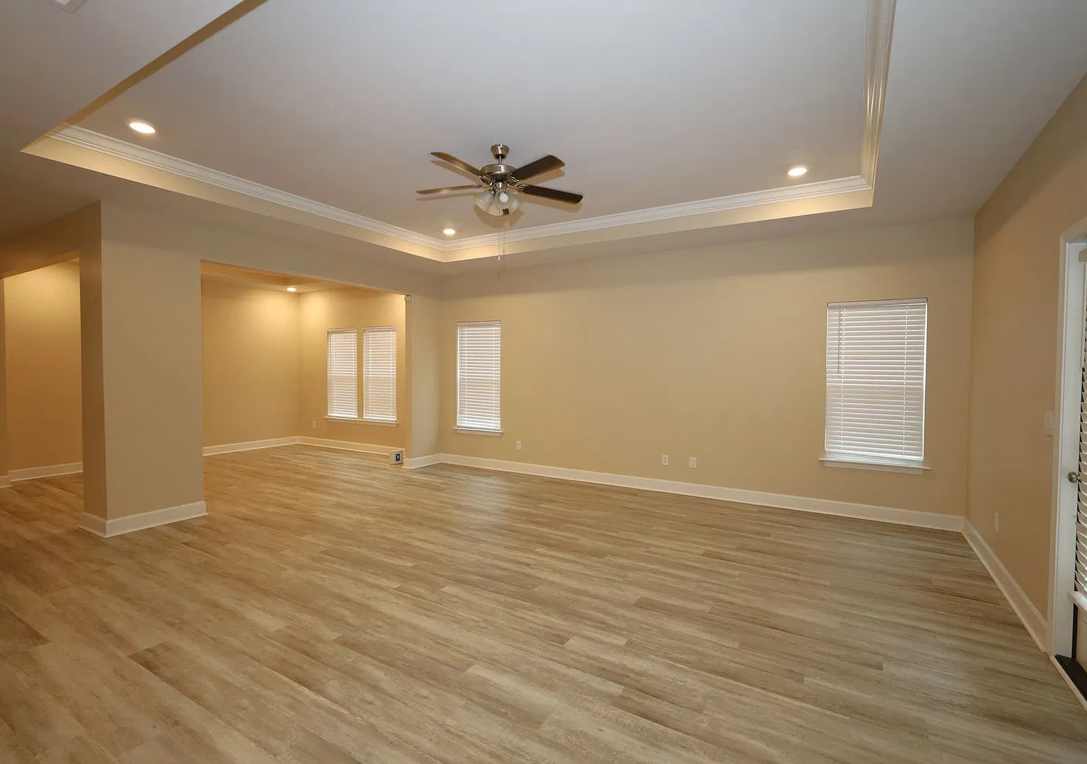 2021 Tottenham Dr — Photo 2