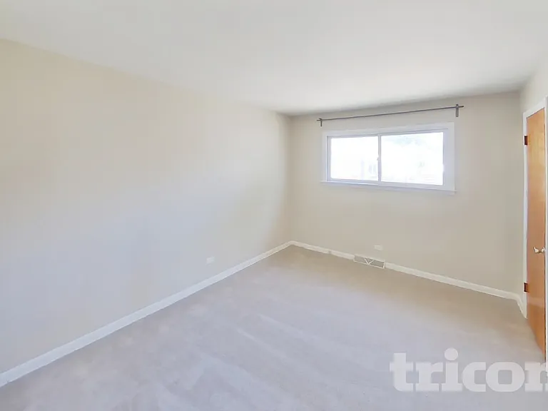 1449 S Wolf Rd — Photo 11
