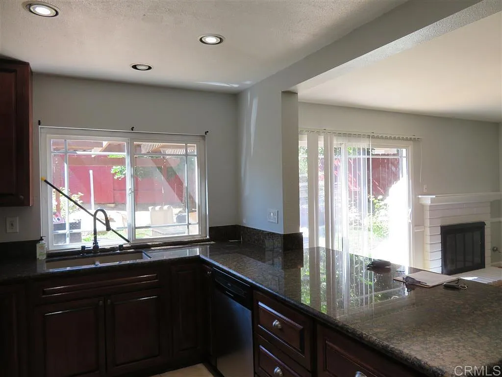 3 bed, 3.0 bath, 1540 sqft, $3,550 — Photo 4