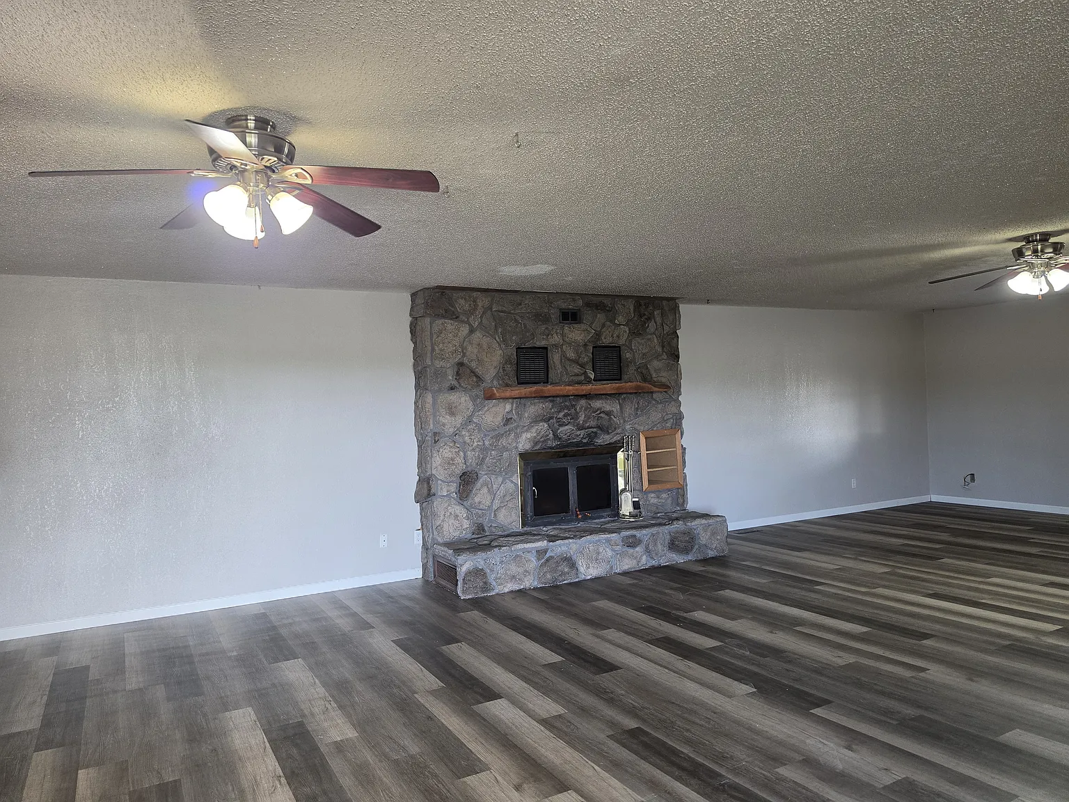 E 21st Ave, Hutchinson — Photo 1