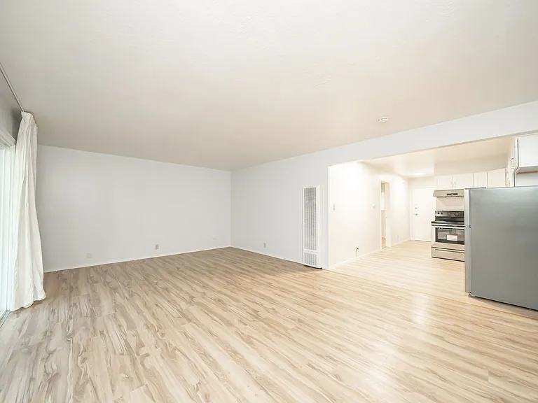 650 Vernon Street — Photo 6