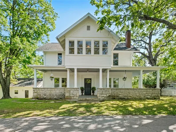38 Vaughn St, Eureka Springs, AR 72632