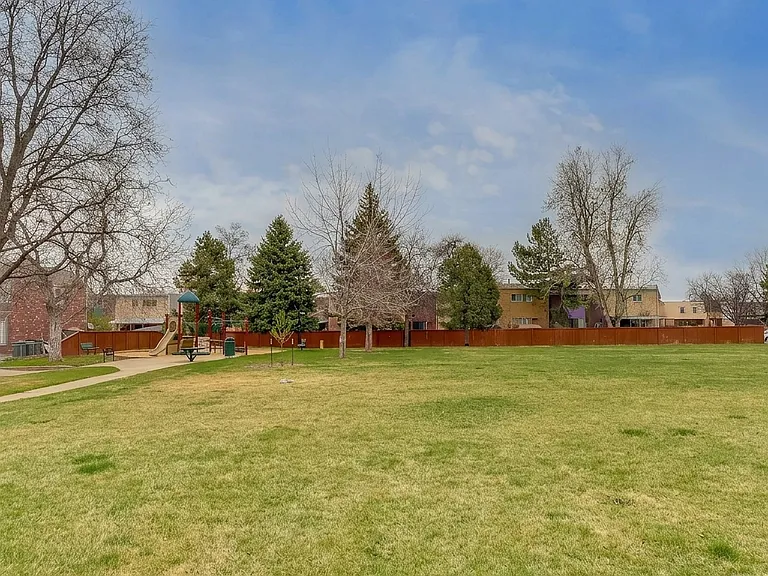 11646 Lincoln St — Photo 63