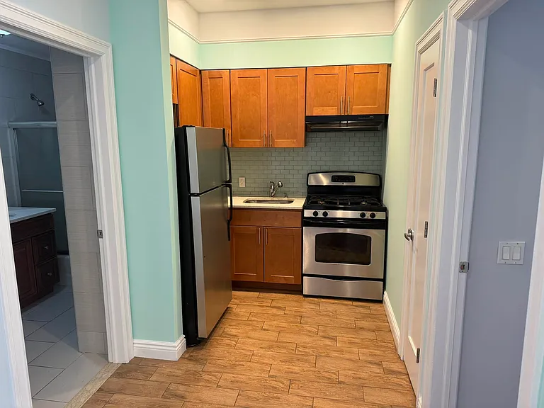 25-67 36th St #3R — Photo 4