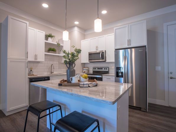 The Elle on Lockwood | 226 E Lockwood Ave, Saint Louis, MO