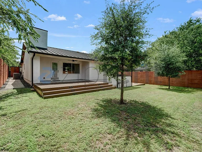 3600 Alexandria Dr — Photo 8