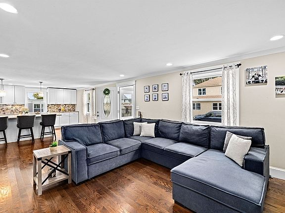 5th image of 2 6th St