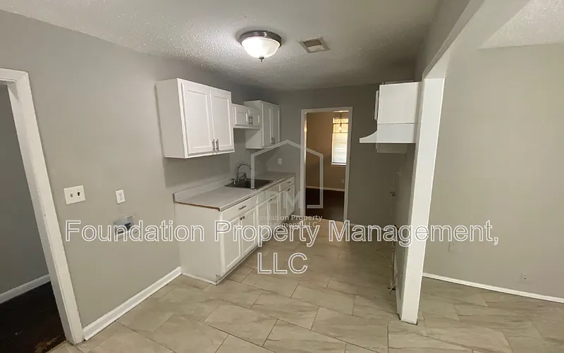 4 bed, 2.0 bath, 1794 sqft, $1,425 — Photo 3