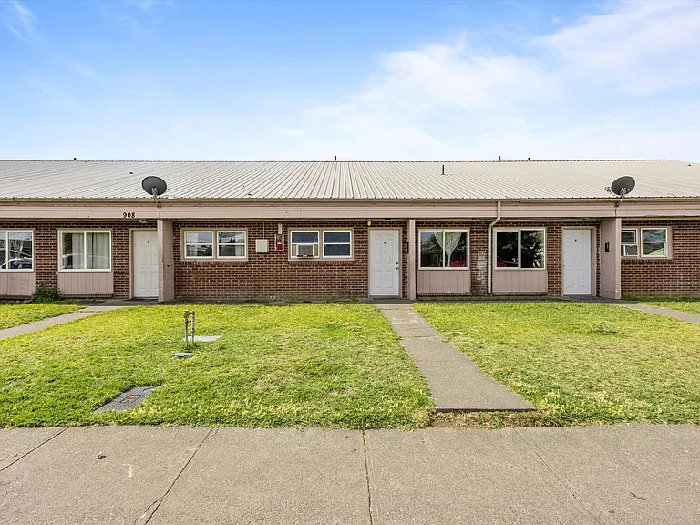908 W Ruby St — Photo 1