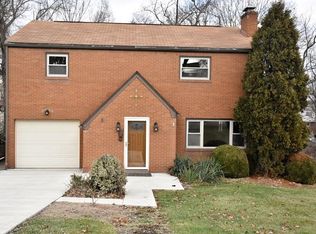 9 Hodgkiss Dr, Mc Kees Rocks, PA 15136