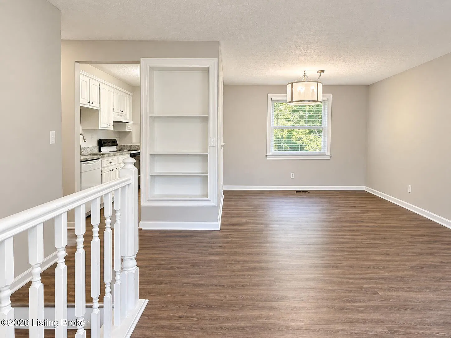 4 bed, 2.0 bath, 1929 sqft, $2,295 — Photo 2