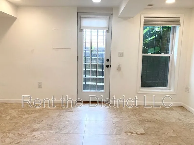 624 Orleans Pl NE — Photo 19