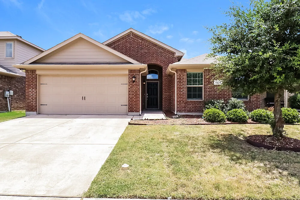 4 bed, 2.0 bath, 1758 sqft, $2,280 — Photo 1
