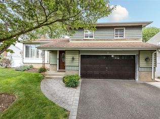 21 Patricia Ln, Syosset, NY 11791