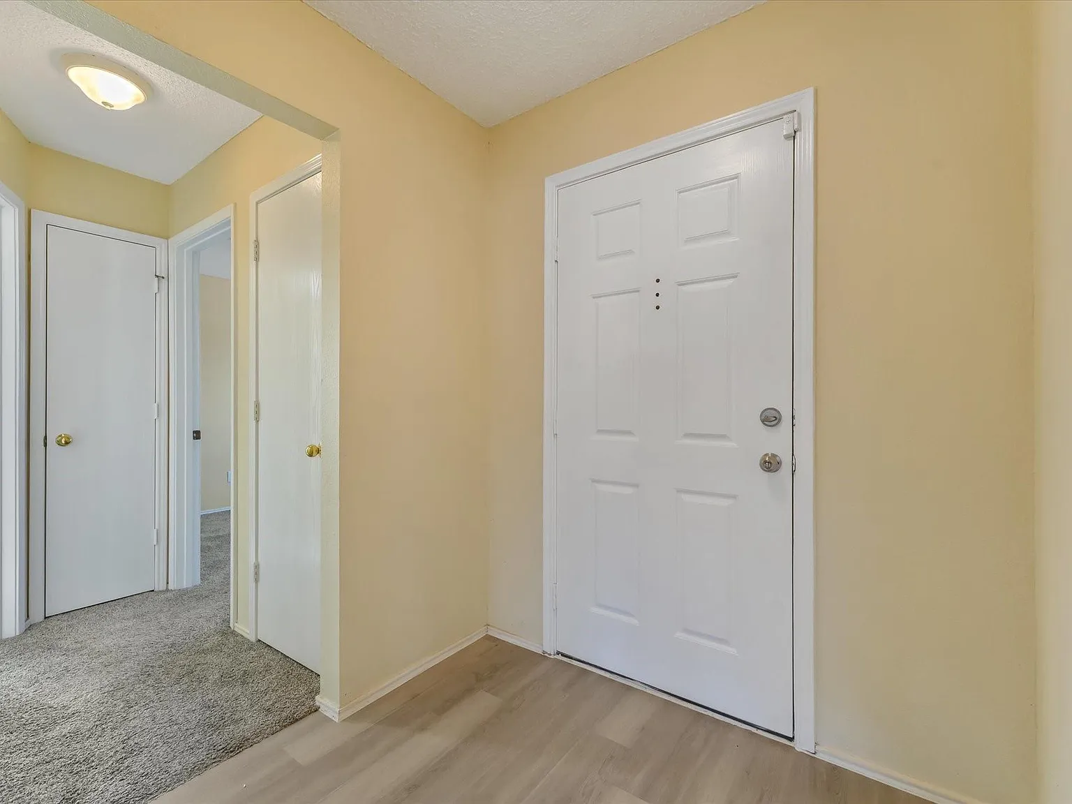 3 bed, 1268 sqft, $2,100 — Photo 2