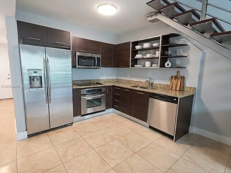 41 SE 5th St #815 — Photo 3