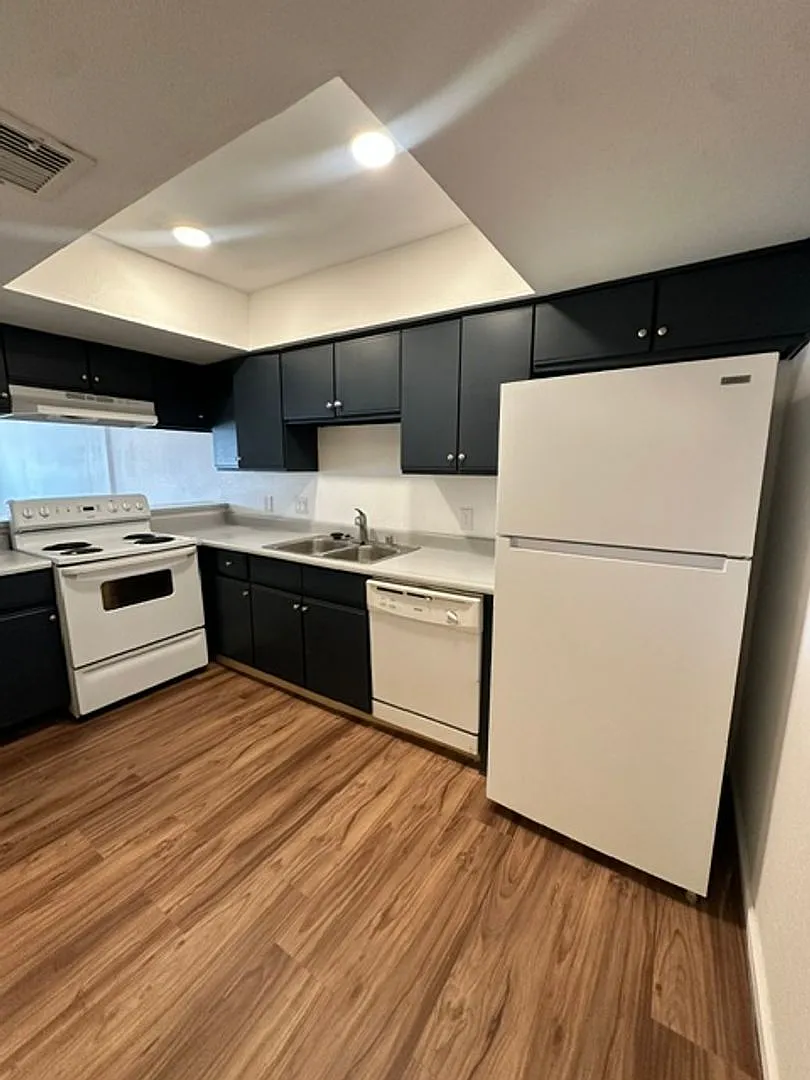 3411 Center Dr — Photo 3