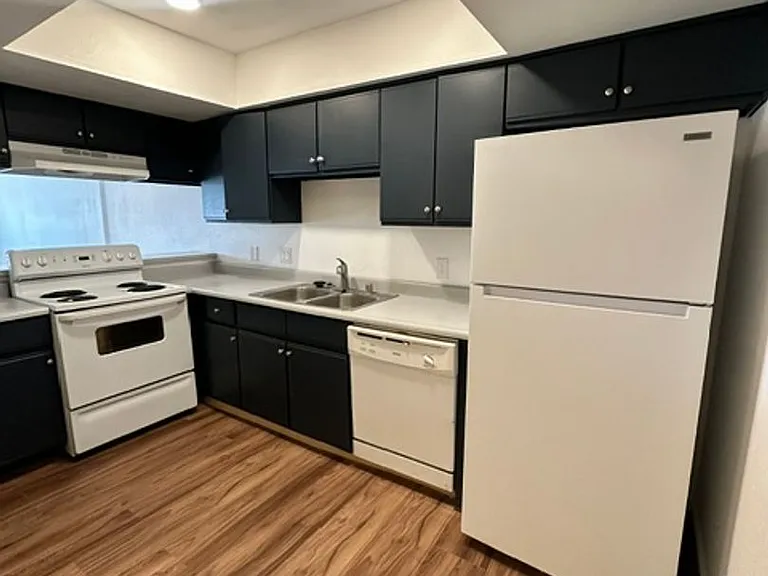 3411 Center Dr — Photo 6