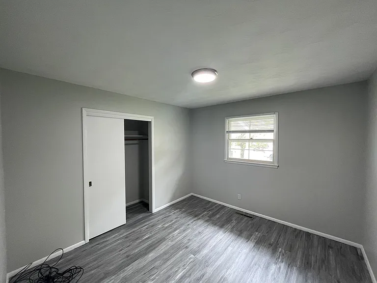 2221 S Virginia Ave — Photo 16