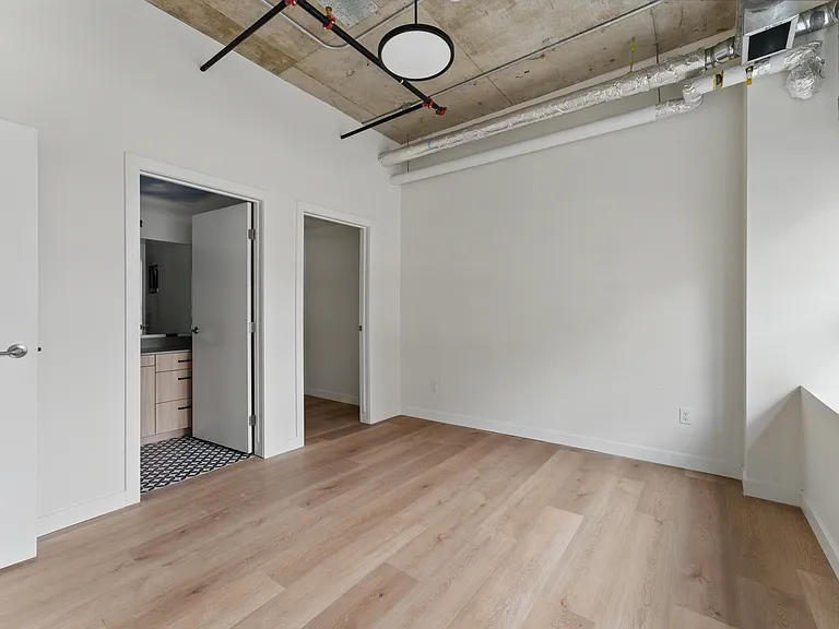 744 4th Ave SW — Photo 65
