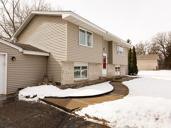 4th image of 7998 E River Rd NE