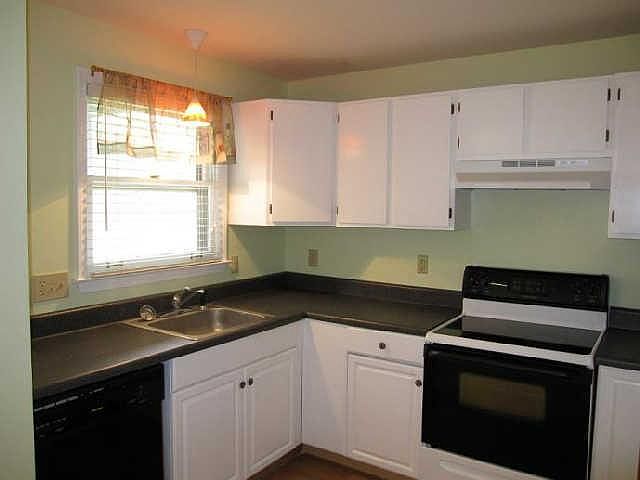 2nd image of 613 Hillsboro Rd APT D18