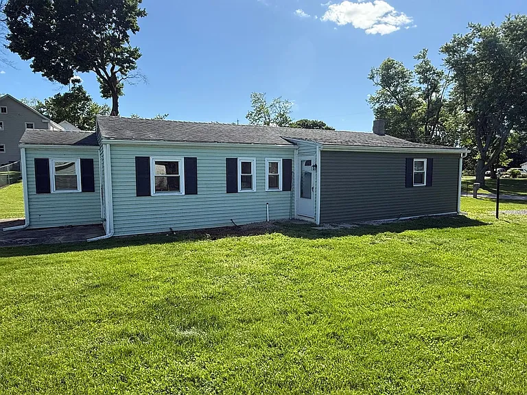 9942 Tower Rd — Photo 3