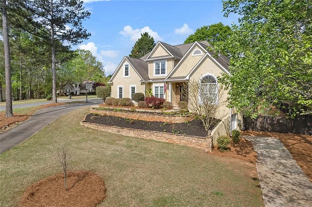 5 bed, 3.5 bath, 4060 sqft, $4,450 — Photo 2