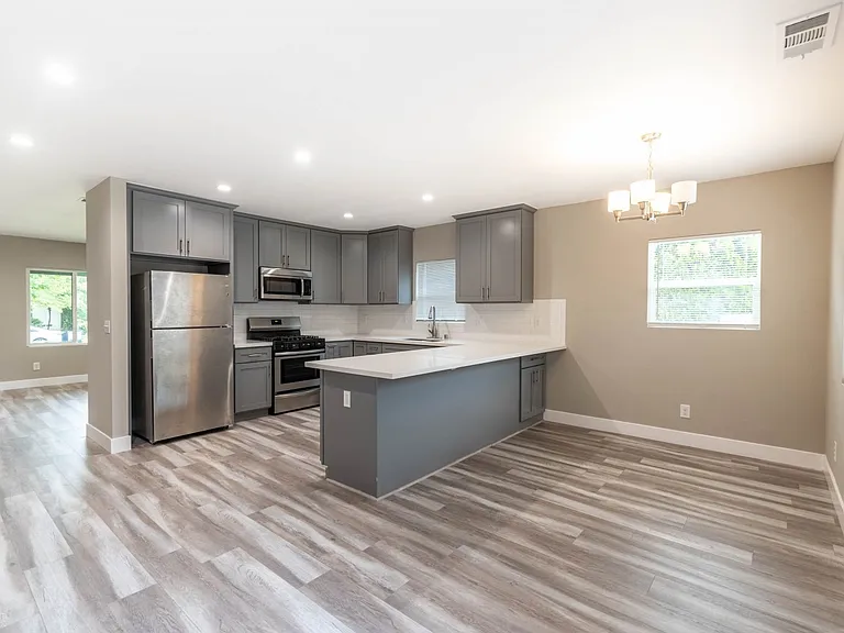 6633 Costello Ave — Photo 16