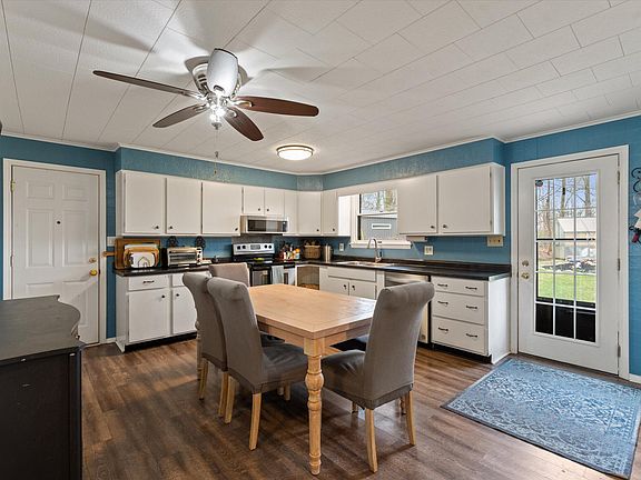2nd image of 70389 Lakeview Dr