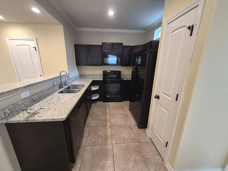6926 Lakeview Dr #102 — Photo 6