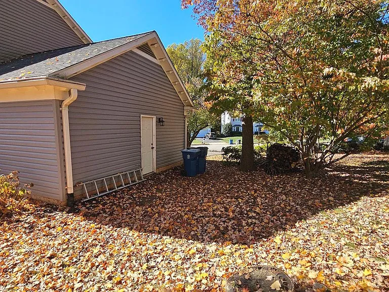 6413 Four Oaks Ln — Photo 46