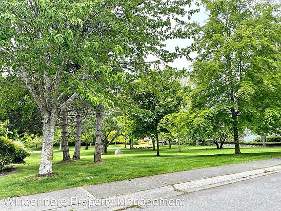 3rd image of 761 Village Cir NW