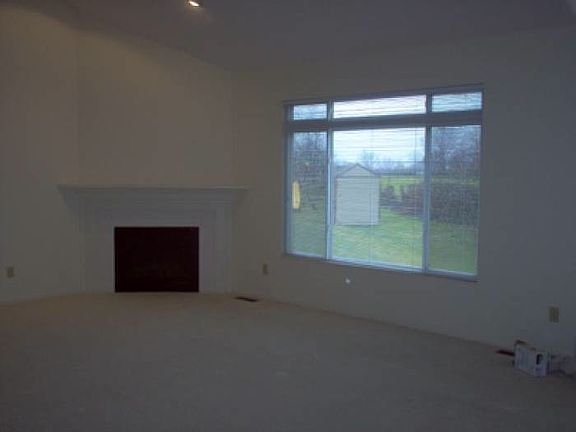 living room (15 x 20)