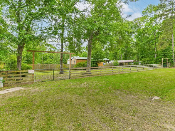 21940 Strickland Ln, Cleveland, TX 77328