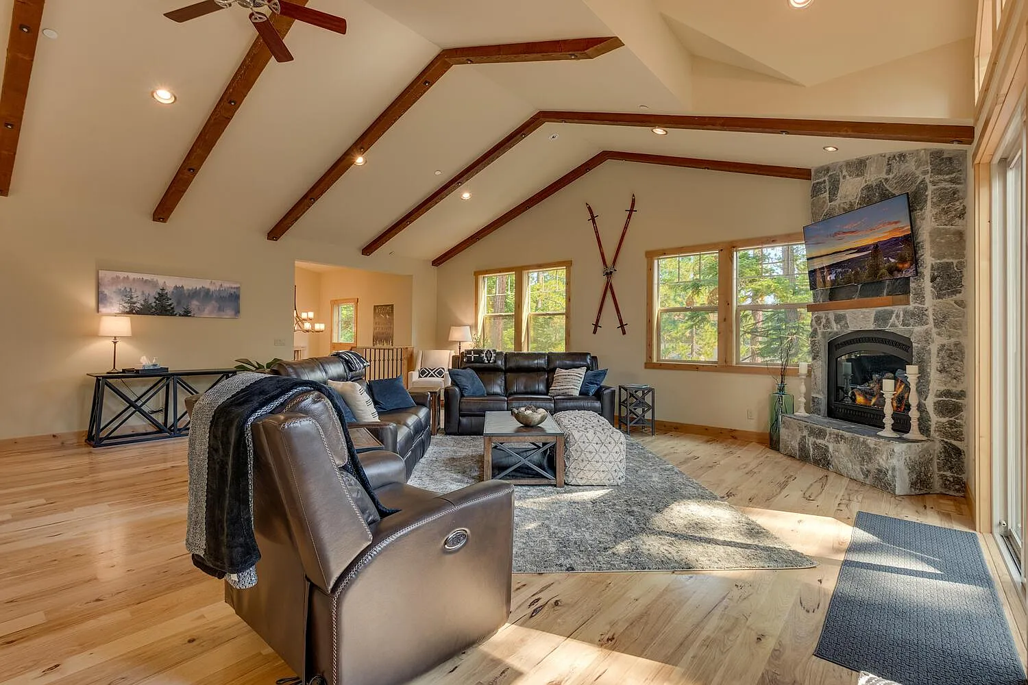 4 bed, 2.5 bath, 2590 sqft, $6,500 — Photo 4