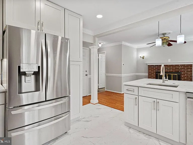 8251 Clifton Farm Ct — Photo 17
