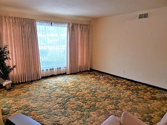 4th image of 2712 Glenwood Ave