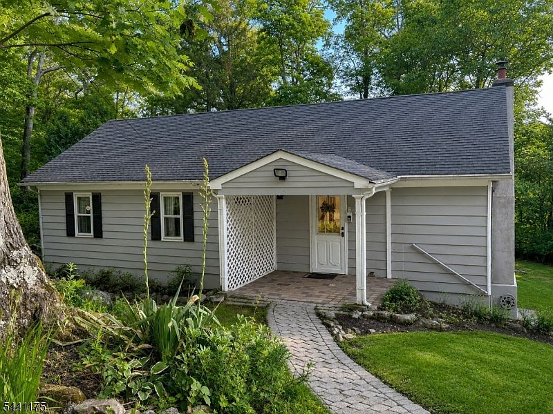 1st image of 26 Mountain Rd