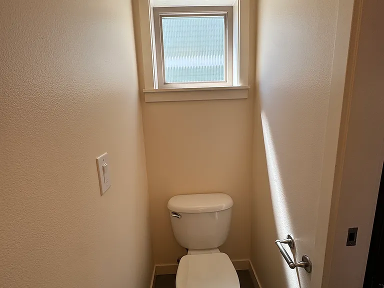 8505B 17th Ave NW — Photo 14